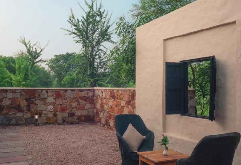 منتجع Trees N Tigers Luxury Wildlife Lodge