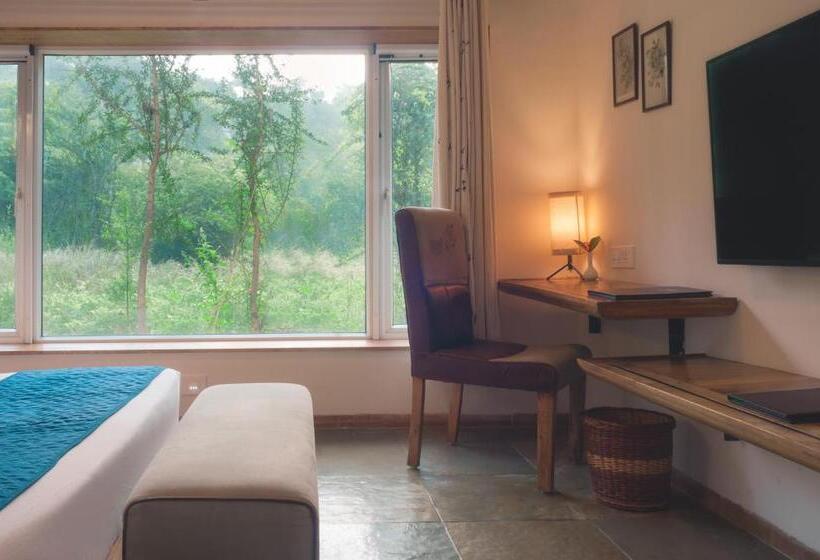 منتجع Trees N Tigers Luxury Wildlife Lodge