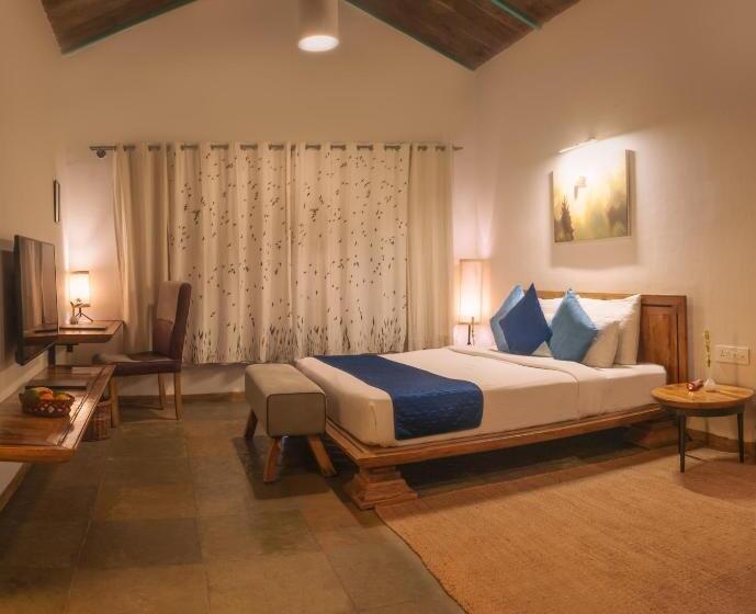 منتجع Trees N Tigers Luxury Wildlife Lodge