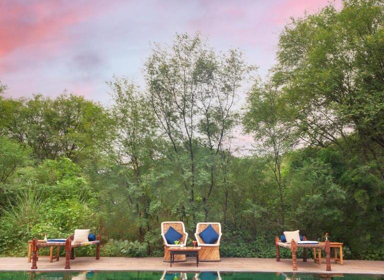 منتجع Trees N Tigers Luxury Wildlife Lodge