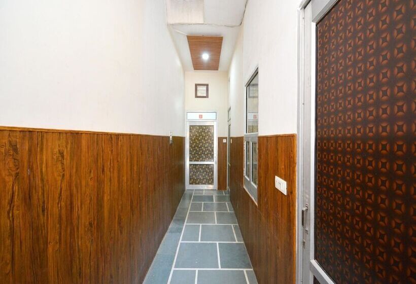 Spot On 43673 Hotel New Mehak Palace