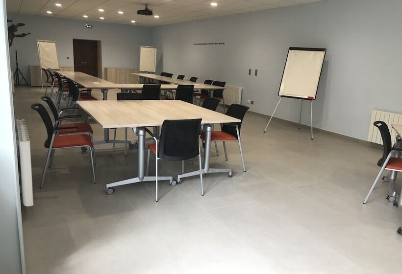 Отель Domaine St Germer