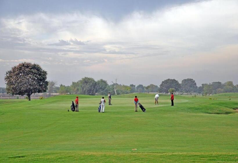 Отель Gulmohar Greens   Golf & Country Club