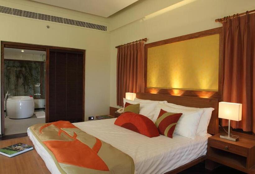 Отель Gulmohar Greens   Golf & Country Club