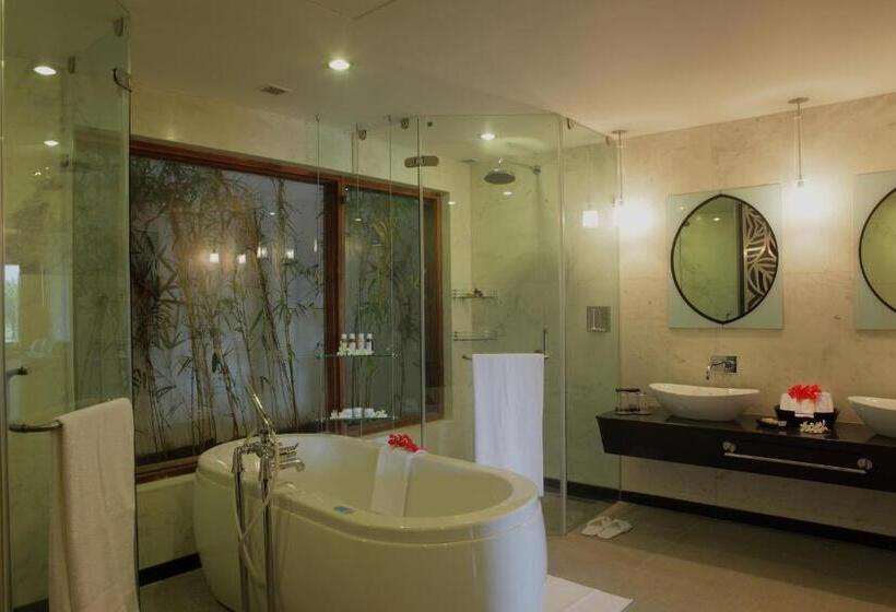 Отель Gulmohar Greens   Golf & Country Club