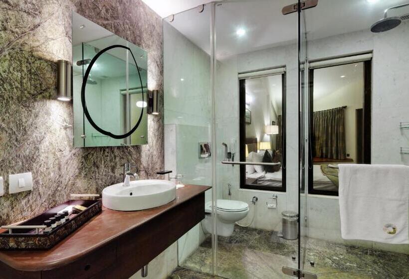 فندق Gulmohar Greens   Golf & Country Club