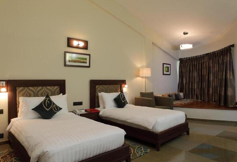 호텔 Gulmohar Greens   Golf & Country Club