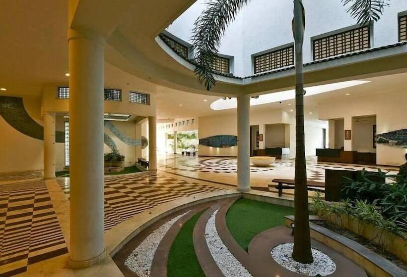 Отель Gulmohar Greens   Golf & Country Club