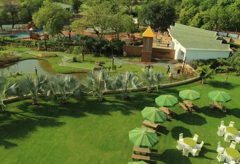 Отель Gulmohar Greens   Golf & Country Club