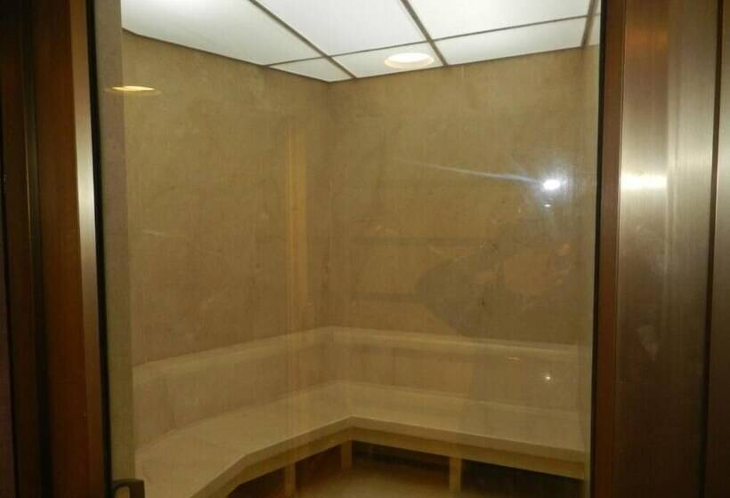 فندق Gulmohar Greens   Golf & Country Club