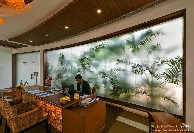 Отель Gulmohar Greens   Golf & Country Club