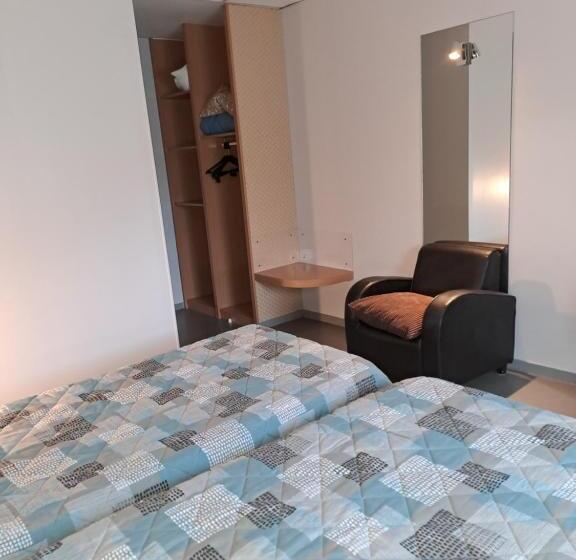 Отель Hôtel Le Grand Chêne