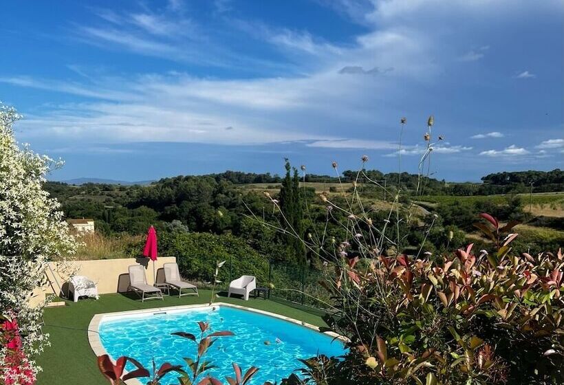 ホテル Hôtel Restaurant La Bergerie