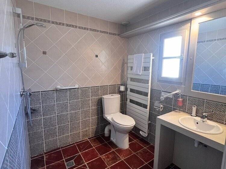 ホテル Hôtel Restaurant La Bergerie