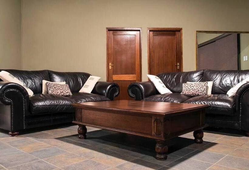 בית מלון כפרי Izapa Bush And Game Lodge