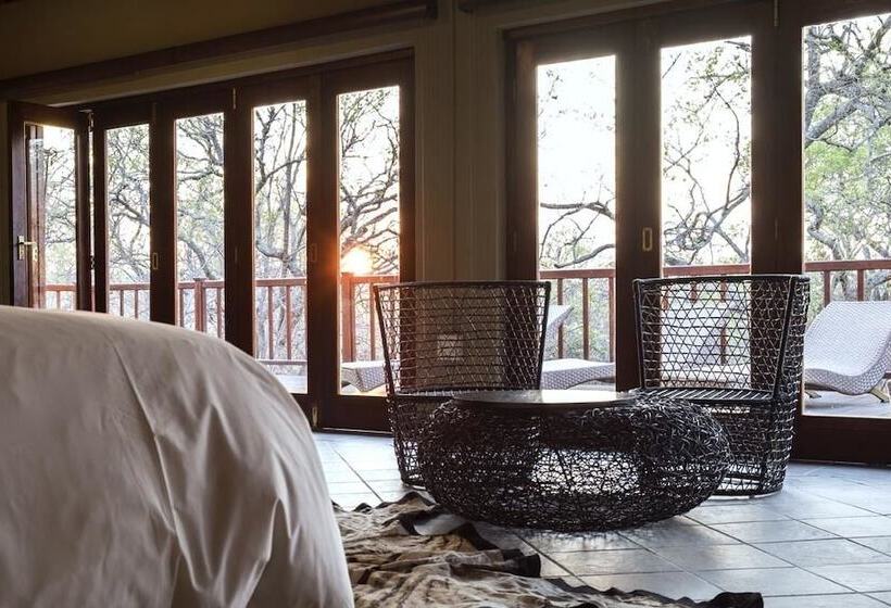 فندق Izapa Bush And Game Lodge