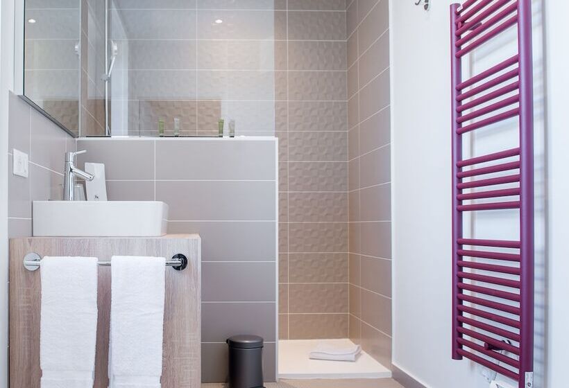 호텔 Logis Hôtel Le Tilia