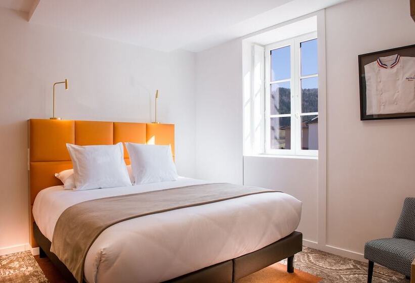 호텔 Logis Hôtel Le Tilia