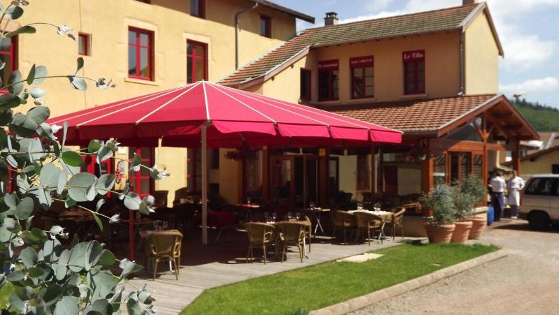 호텔 Logis Hôtel Le Tilia