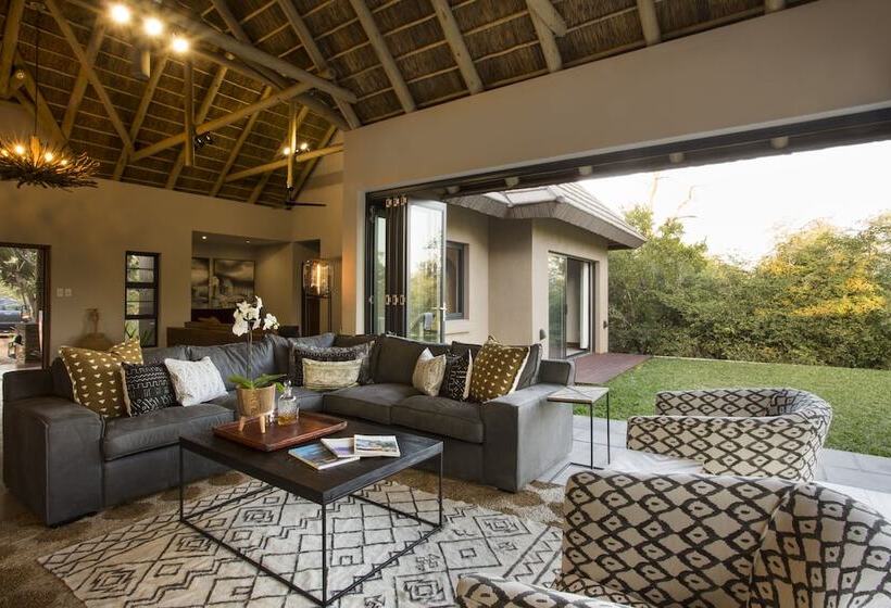 בית מלון כפרי Moya Safari Lodge & Villa