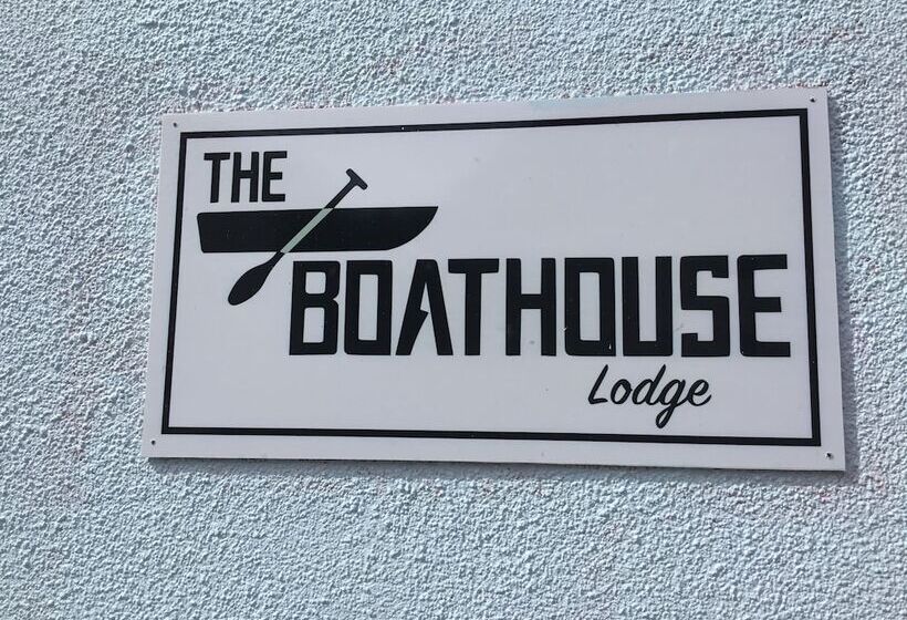 فندق The Boathouse Lodge