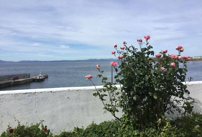 فندق The Boathouse Lodge