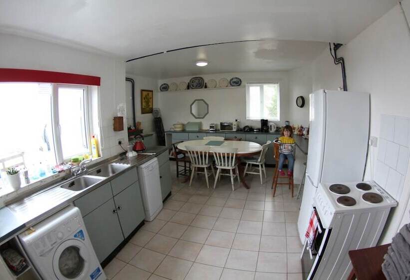 فندق The Boathouse Lodge