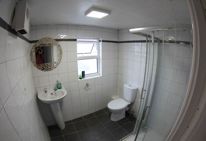 فندق The Boathouse Lodge