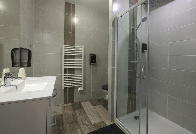 בית מלון כפרי De La Croisee