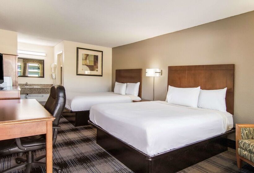 هتل Super 8 By Wyndham Perry Ga