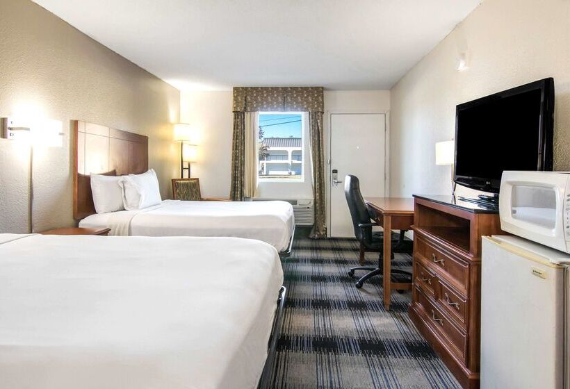 هتل Super 8 By Wyndham Perry Ga