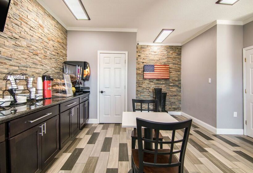 هتل Super 8 By Wyndham Perry Ga