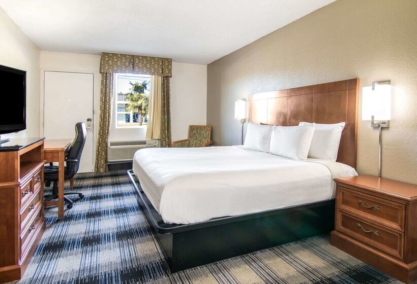 هتل Super 8 By Wyndham Perry Ga