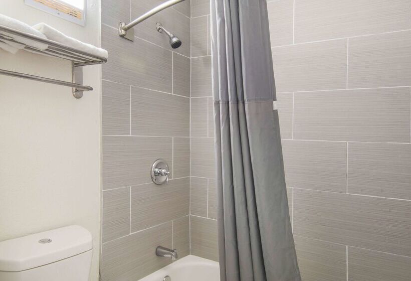 هتل Super 8 By Wyndham Perry Ga