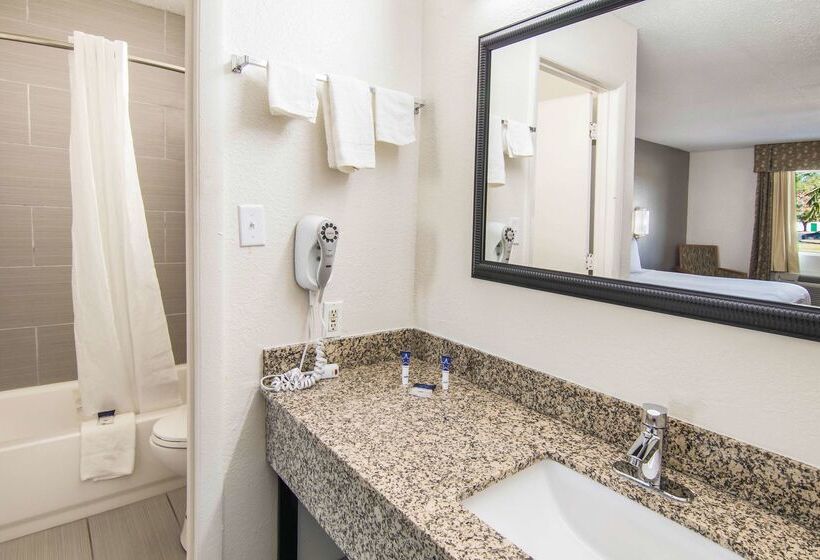 هتل Super 8 By Wyndham Perry Ga