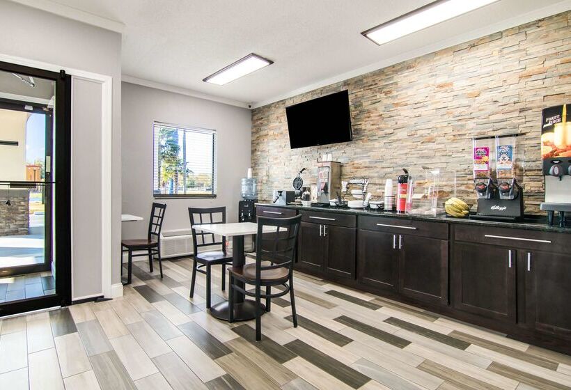 هتل Super 8 By Wyndham Perry Ga