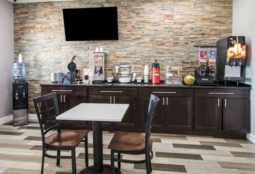 هتل Super 8 By Wyndham Perry Ga