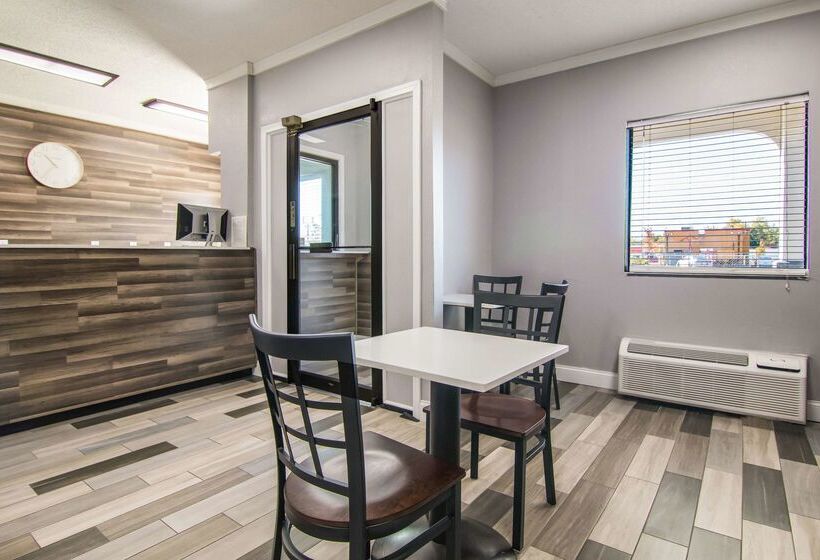 هتل Super 8 By Wyndham Perry Ga