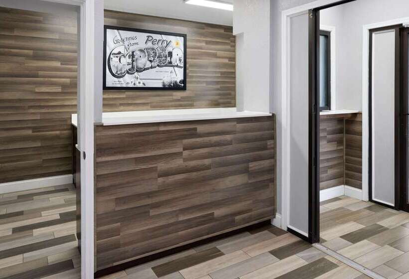 هتل Super 8 By Wyndham Perry Ga