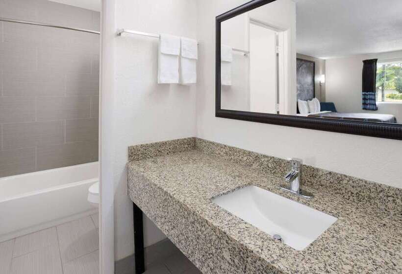 هتل Super 8 By Wyndham Perry Ga