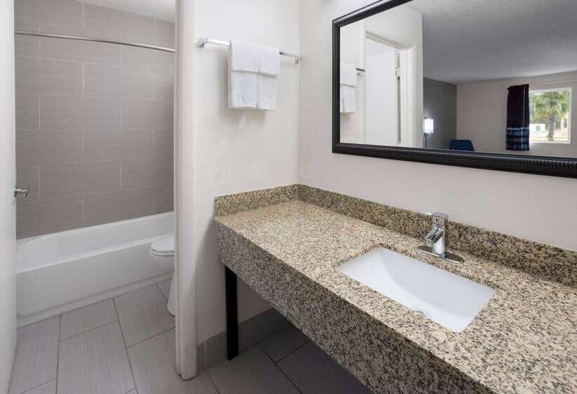 هتل Super 8 By Wyndham Perry Ga