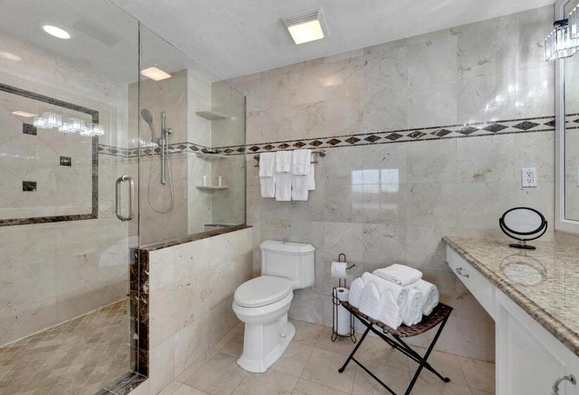 فندق Bayfront Inn 5th Avenue