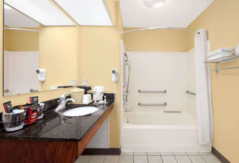 فندق Baymont By Wyndham Kingsland