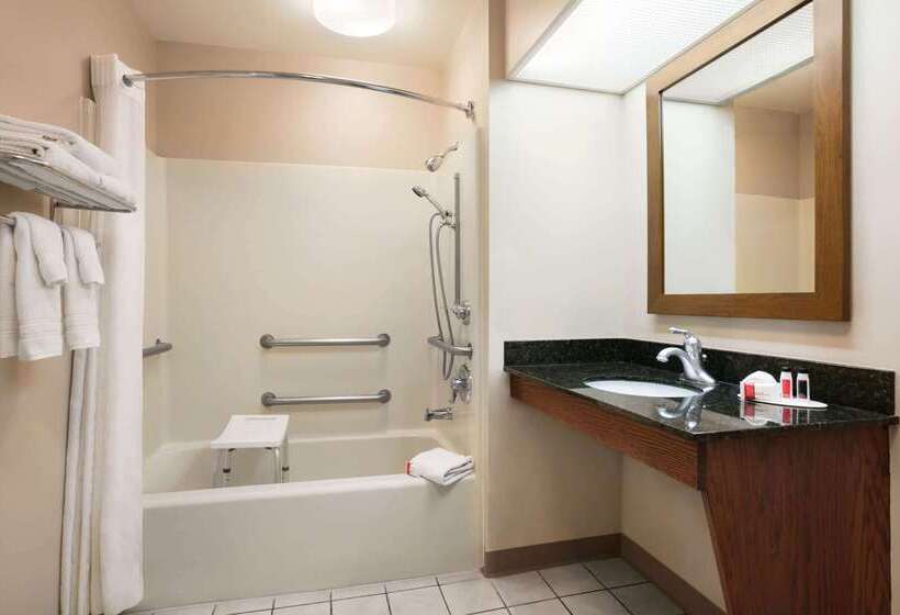 فندق Baymont By Wyndham Kingsland