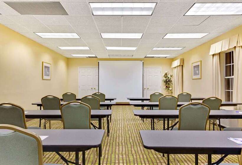 فندق Baymont By Wyndham Pearl