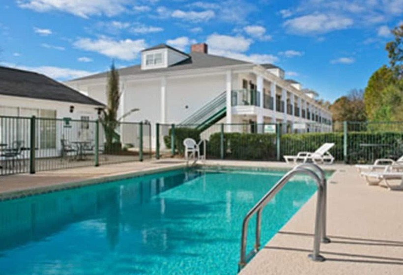 Отель Baymont By Wyndham Roanoke Rapids