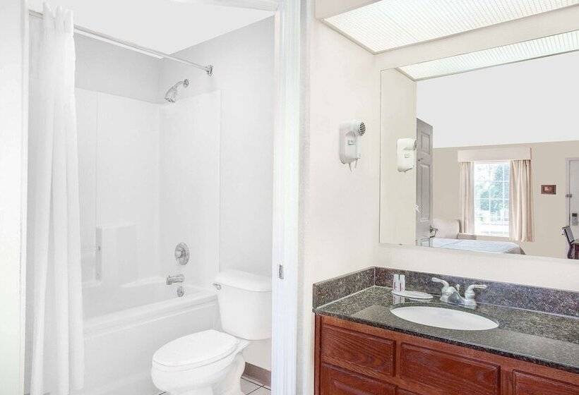 Отель Baymont By Wyndham Roanoke Rapids