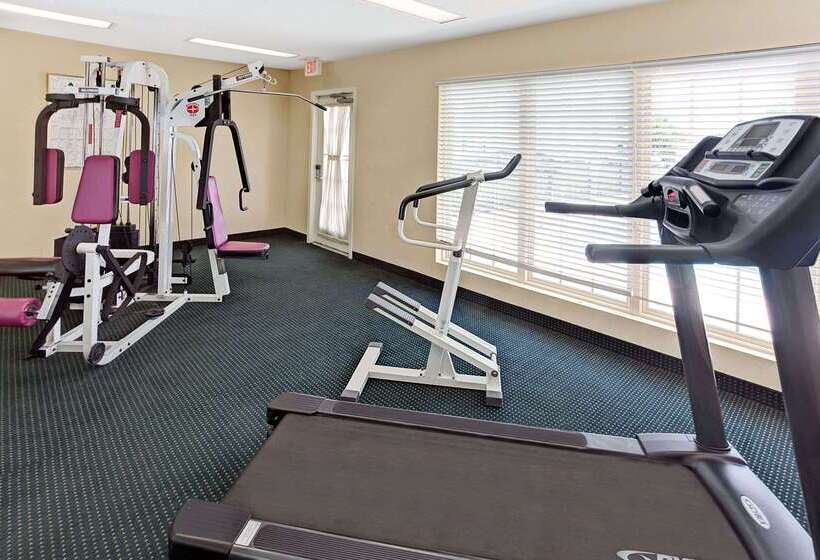 Отель Baymont By Wyndham Sanford