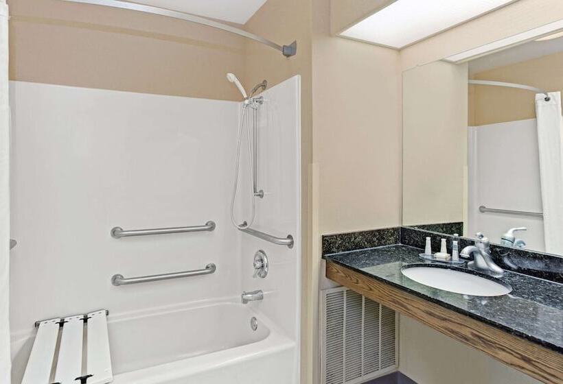 בית מלון כפרי Baymont By Wyndham Sanford