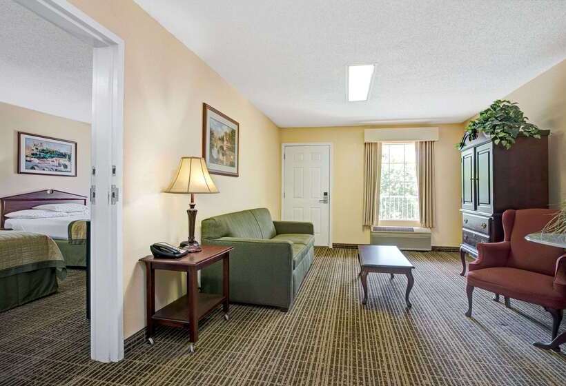 בית מלון כפרי Baymont By Wyndham Smithfield